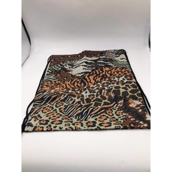 Leopard Drawstring Backpack with Zipper Pockets‎ - Picture 5 of 8